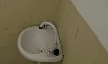 Imagem 2: Pequeno apartamento, quarto com minicozinha, água e energia incluída,semi mobiliado