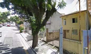 Imagem 2: Terreno: 10m x 34m com casa antiga e porão independente na frente e área livre grande nos