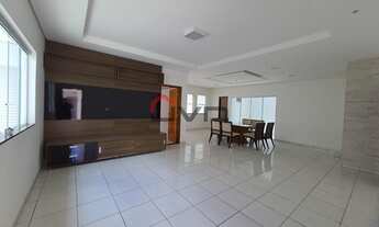 Imagem 4: Térrea para venda tem 242 metros quadrados com 3 quartos em Santa Mônica - Uberlândia - MG