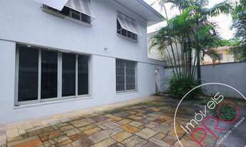 Imagem 2: Casa em um grande terreno, com ótimo espaço de área verde num bairro único