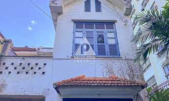 Imagem 3: Magnífica casa de 4 quartos na Gávea, com varanda e vaga para carros. Fica em rua com canc