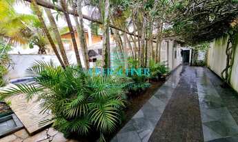 Imagem 5: Casa 4 suítes à venda, com 202m² de A.C. a apenas 60mts da praia em Juquehy