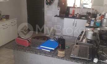 Imagem: Casa com 3 quartos - Bairro Parque Atheneu