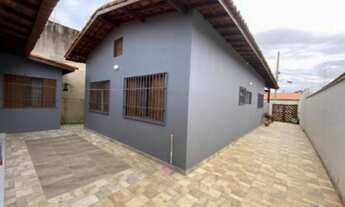 Imagem 3: Linda casa com espaço para piscina, 3 quartos e à 400m do mar em Itanhaém, SP