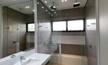 Imagem 2: Casa de condomínio térrea para venda tem 381 metros quadrados com 4 quartos