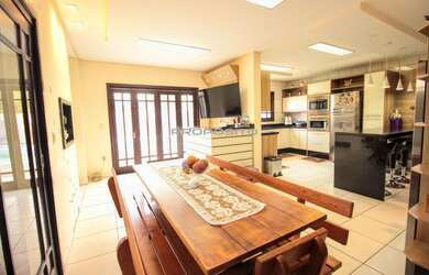 Imagem 6: Casa no Moinhos de Ventos Canoas com 3 suítes , sacada e piscina Ref.:842