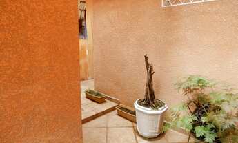 Imagem 5: 2 salas em casa de espaços voltados à saúde e bem estar, com copa, banheiros, ar condic