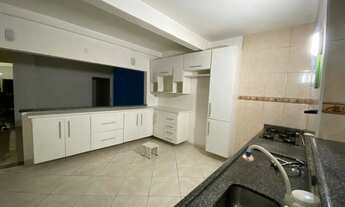 Imagem 5: Casa com 2 Moradas 200 m² Construída 5 Dormitórios 2 Vagas de Garagens