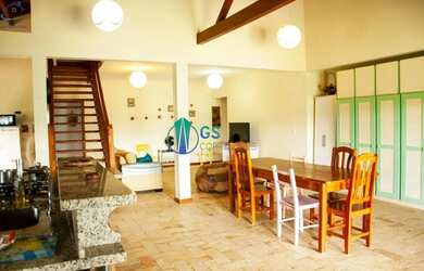 Imagem 4: Casa 06 dormitórios e amplo terreno de 1209 m² com piscina na Praia da Pinheira