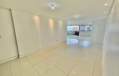 Imagem 3: Apartamento com 3 suítes, ampla varanda, 3 vagas de garagem próximo da praia