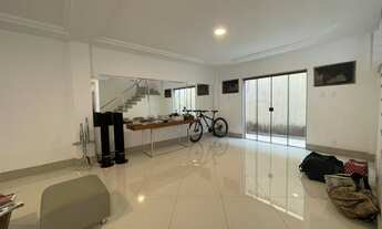 Imagem 4: Casa de condomínio para venda tem 320 metros quadrados com 4 quartos