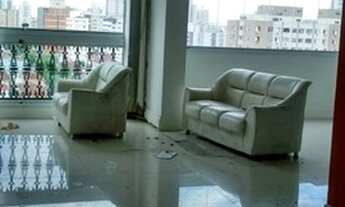 Imagem 7: AMPLA COBERTURA EM RUA TRANQUILA