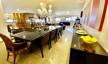 Imagem 7: Apartamento à beira-mar com 430 metros distribuídos em 4 amplas suítes