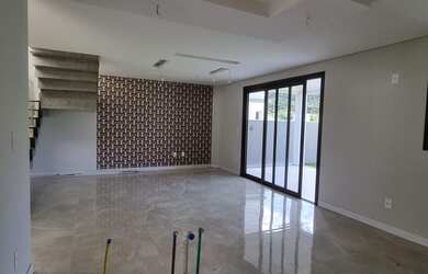 Imagem 4: Casa de condomínio para venda possui 300 metros quadrados com 4 quartos