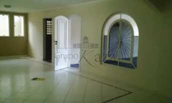 Imagem 6: Casa para aluguel tem 200 metros quadrados com 3 quartos