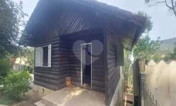 Imagem: Charmosa casa em condomínio fechado na