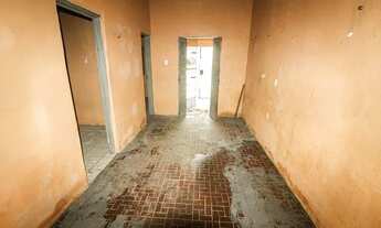 Imagem 3: Casa residencial com 2 quartos, wc social, sala, cozinha, área de serviço, 1 vaga, área pr