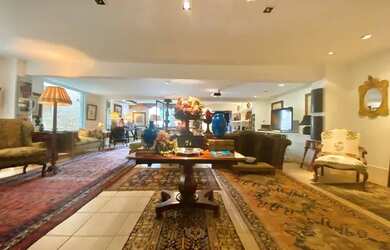 Imagem 5: Casa para venda possui 600 metros quadrados com 4 suites