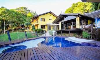 Imagem 2: Uma casa que é um verdadeiro refúgio da movimentação da cidade! Pense que delicia morar aq