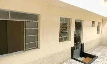 Imagem: Alugo casa com 3 comodos e garagem por 699,99