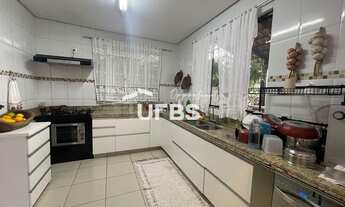 Imagem 4: Apartamento para venda possui 250 metros quadrados com 4 quartos