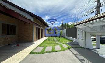 Imagem 2: Casa à venda com 3 dormitórios a apenas 100 metros da praia do Indaiá um dos bairros mais