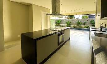 Imagem 4: Sobrado com 4 suítes plenas, frente à praça, repleto de armários ?Condomínio Terras Alpha2