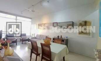 Imagem 2: COPACABANA - POSTO 4 - 3 QUARTOS - 2 BANHEIROS - DEPENDENCIAS COMPLETAS - VAGA