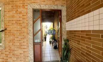 Imagem 6: Espaçoso Sobrado à Venda no Ocian com 4 Quartos e Churrasqueira