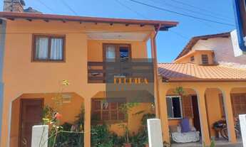 Imagem: Imóvel constituído por 3 apartamentos