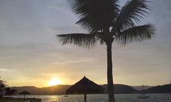 Imagem 2: Apartamento para venda possui 63 m2 com 2 quartos(1 suíte), frente mar