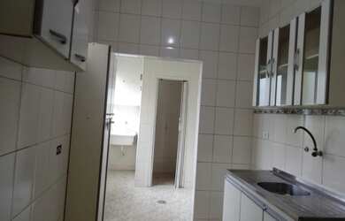 Imagem 7: Centro - Apto 2D(Suíte); 2 Banheiros; Armários na Cozinha; Piso Frio