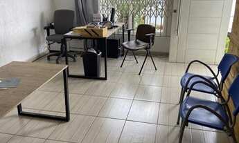 Imagem 3: Casa para Venda em Curitiba, Bairro Alto, 4 dormitórios, 2 suítes, 1 banheiro, 5 vagas