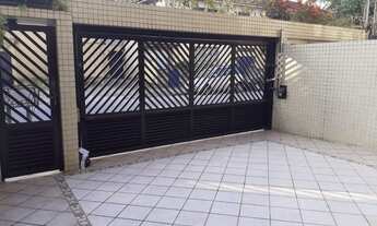 Imagem 3: Casa para venda possui 338 metros quadrados com 4 quartos em Embaré - Santos