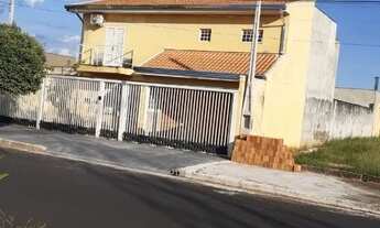 Imagem 3: Casa para venda possui 450 metros quadrados com 3 quartos