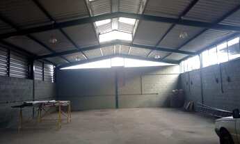 Imagem 3: Casa, galp?es e barrac?o no mesmo terreno pr?ximo ao Corpo de Bombeiros