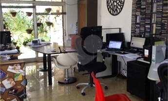 Imagem 3: Casa para aluguel e venda tem 220 metros quadrados com 6 quartos