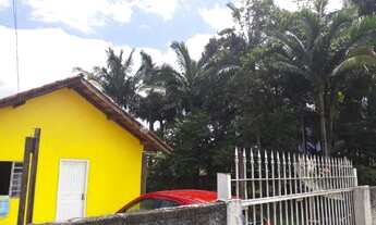 Imagem 2: Casa com Terreno de Esquina, Ideal para Construção de um Prédio