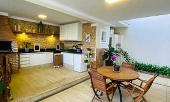 Imagem 6: Casa de condomínio sobrado para venda possui 420 metros quadrados com 4 quartos