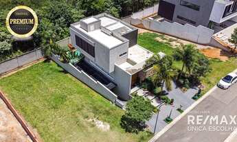 Imagem 2: Casa de condomínio térrea para venda possui 393 metros quadrados com 4 quartos