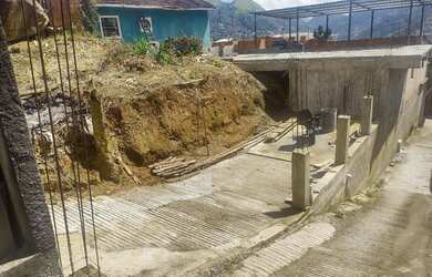 Imagem 5: Vendo terreno já em construção