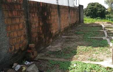 Imagem 4: Terreno com estrutura pra primeiro andar