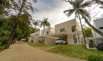 Imagem 2: Casa moderna e nova no coração do Gramado