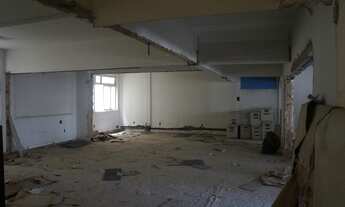 Imagem 6: Sala com 600m2 com vista para Candelária