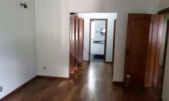 Imagem 5: Casa térrea a venda, com três dormitórios, 5 vagas, piscina, churrasqueira no Jardim Flore