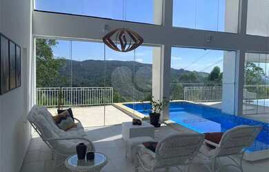 Imagem 6: Casa em conceito aberto com 4 suítes em condomínio na Serra da Cantareira