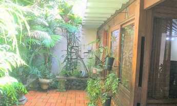 Imagem: Aluga-se ampla casa em rua tranquila com