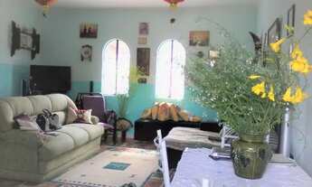 Imagem 7: LAR DOCE LAR CASA COM UMA SENSACIONAL VARANDA COM VISTA PARA PRAÇA E EDÍCULA À VENDA EM A