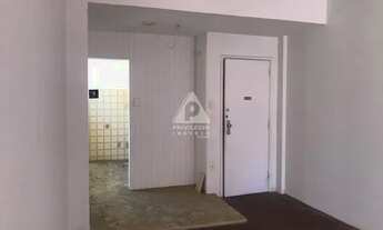 Imagem 7: Copacabana - Quarto e sala em rua nobre na quadra da praia