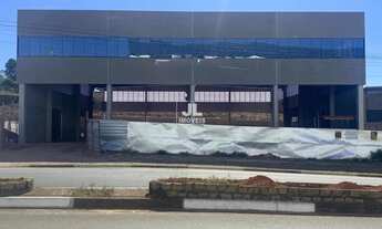 Imagem 2: Aluguel de Galpão Industrial de Alto Padrão no Centro de Jarinu-SP: 1 Sala, 3 Banheiros, 2